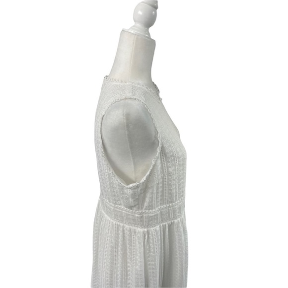Q&A Eyelet White Sleeveless Dress - Size Medium - Picture 6 of 15